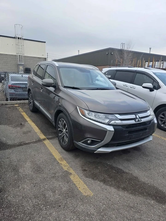 2016 Mitsubishi Outlander - Image 3 of 13