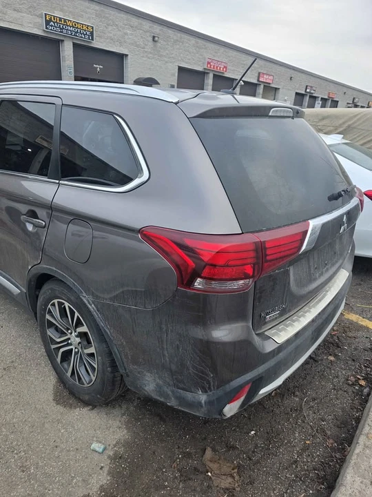 2016 Mitsubishi Outlander - Image 7 of 13