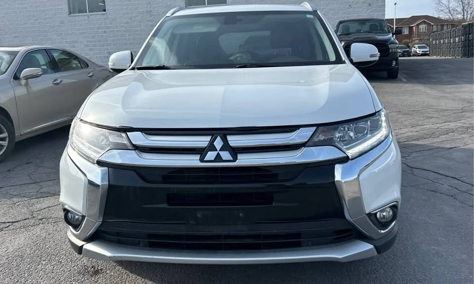2016 Mitsubishi Outlander - Image 2 of 13
