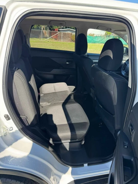 2016 Mitsubishi Outlander - Image 7 of 8
