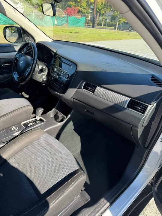 2016 Mitsubishi Outlander - Image 5 of 8