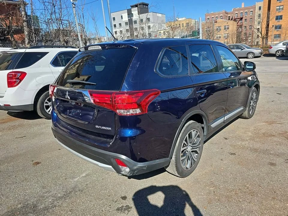 2016 Mitsubishi Outlander - Image 4 of 11