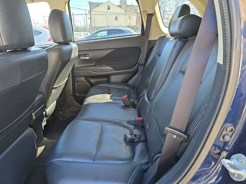 2016 Mitsubishi Outlander - Image 9 of 11