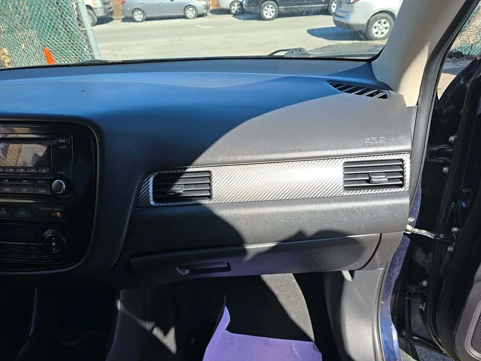 2016 Mitsubishi Outlander - Image 8 of 11