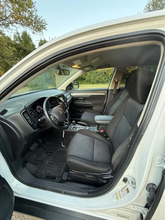 2016 Mitsubishi Outlander - Image 8 of 11