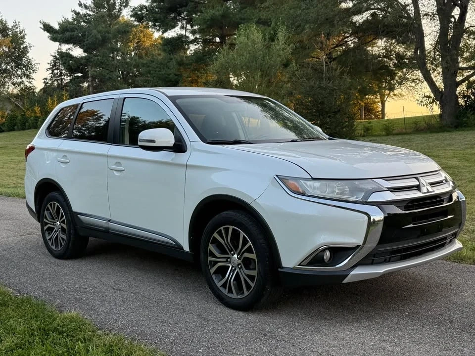 2016 Mitsubishi Outlander - Image 5 of 11