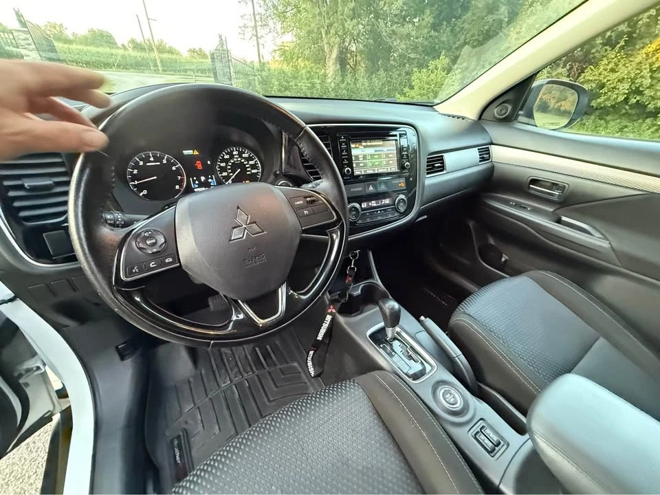 2016 Mitsubishi Outlander - Image 9 of 11