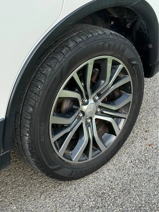 2016 Mitsubishi Outlander - Image 2 of 11