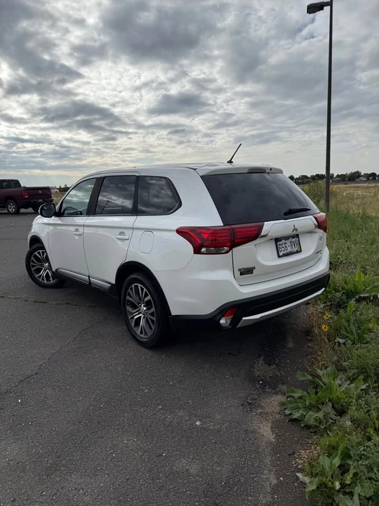 2016 Mitsubishi Outlander - Image 5 of 20