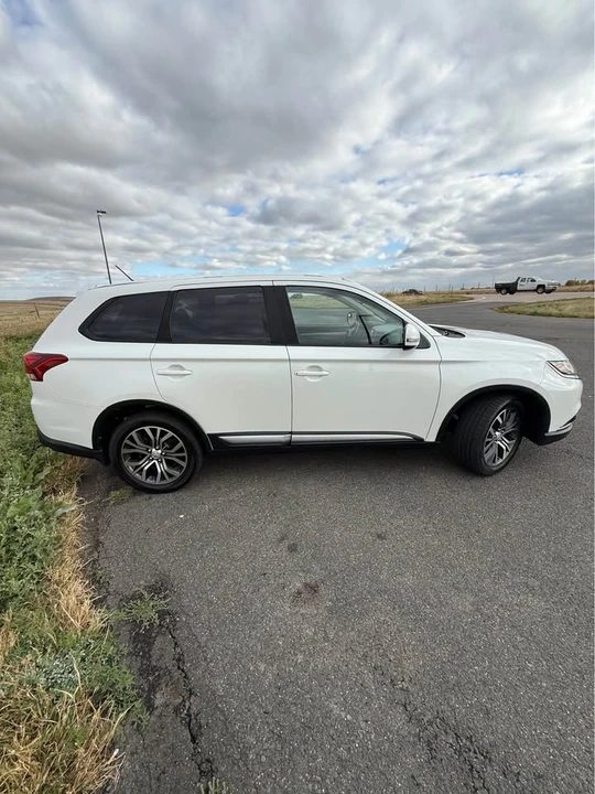 2016 Mitsubishi Outlander - Image 8 of 20