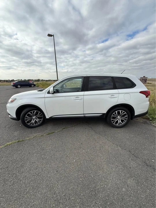 2016 Mitsubishi Outlander - Image 4 of 20