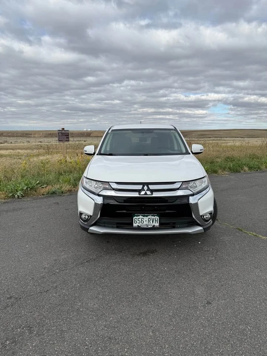 2016 Mitsubishi Outlander - Image 2 of 20