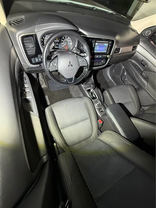 2016 Mitsubishi Outlander - Image 10 of 20