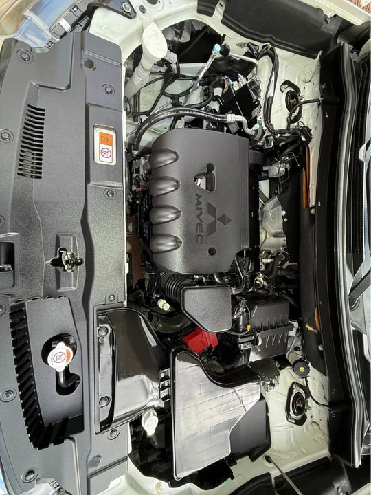 2016 Mitsubishi Outlander - Image 17 of 20