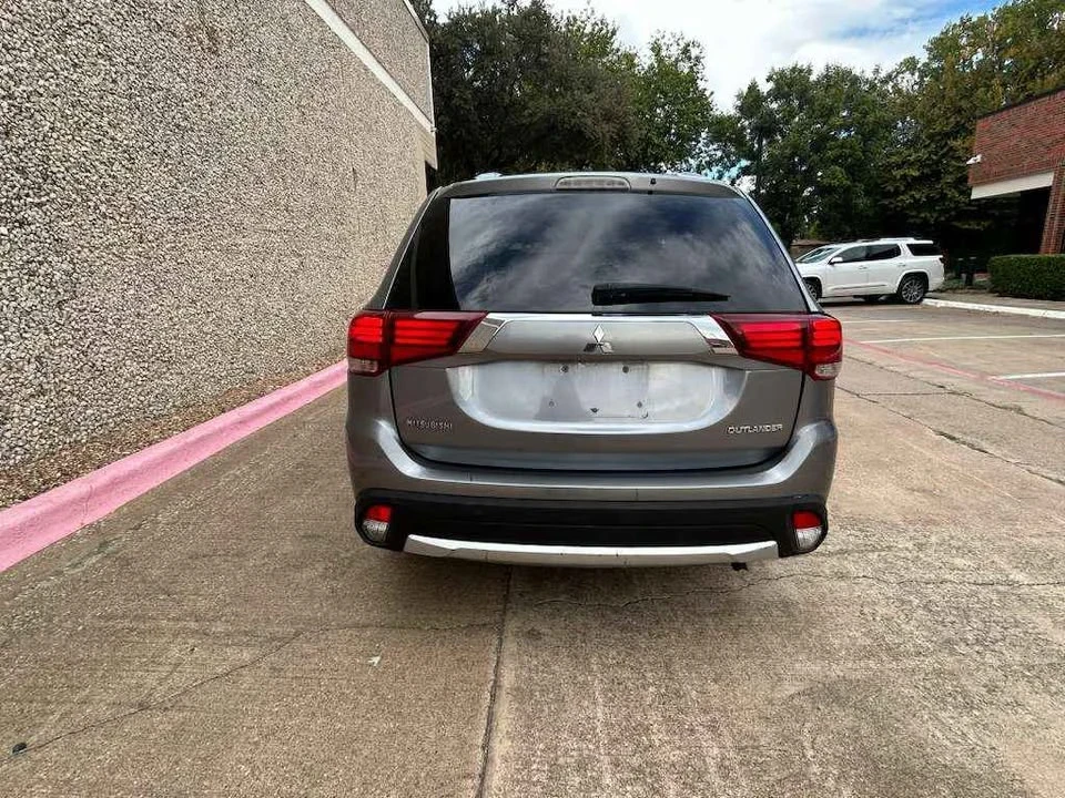 2016 Mitsubishi Outlander - Image 6 of 11