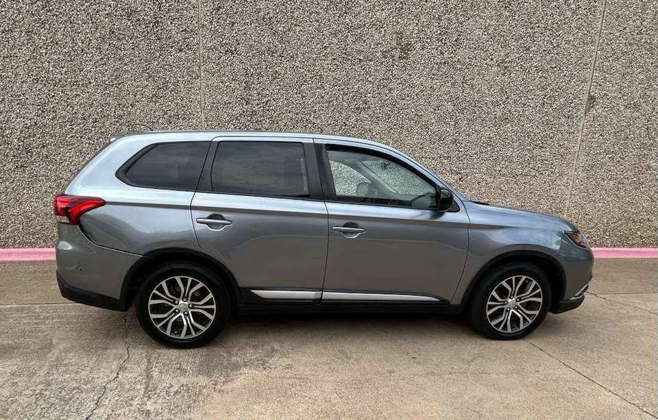 2016 Mitsubishi Outlander - Image 4 of 11