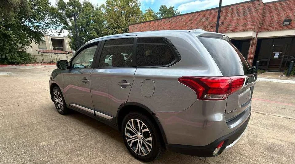 2016 Mitsubishi Outlander - Image 3 of 11