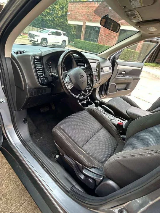 2016 Mitsubishi Outlander - Image 7 of 11