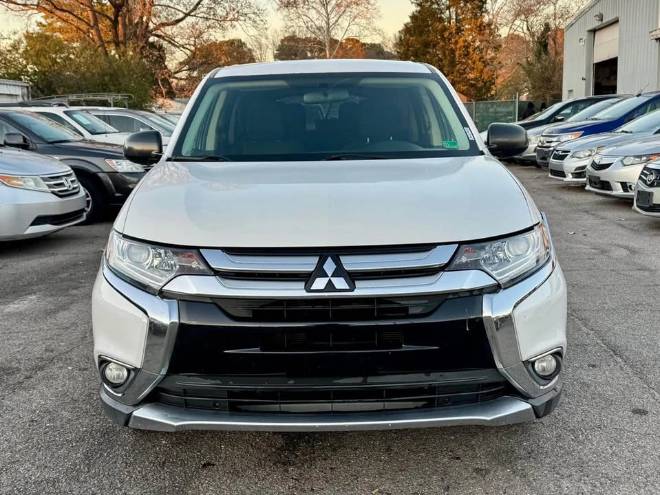 2016 Mitsubishi Outlander - Image 2 of 20