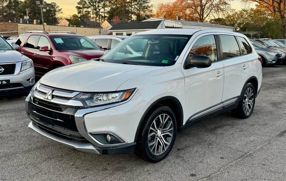 2016 Mitsubishi Outlander - Image 3 of 20