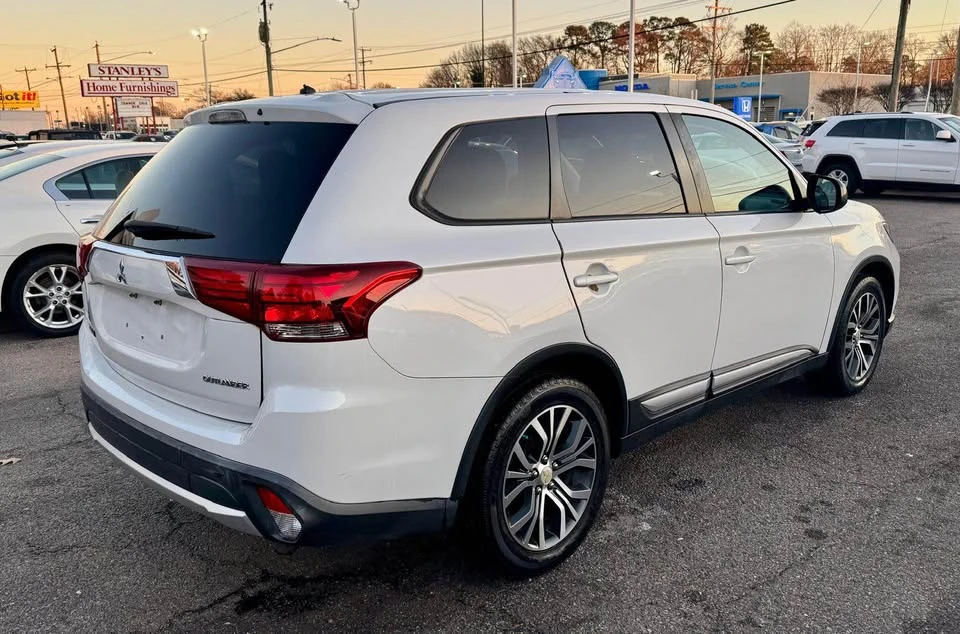 2016 Mitsubishi Outlander - Image 7 of 20