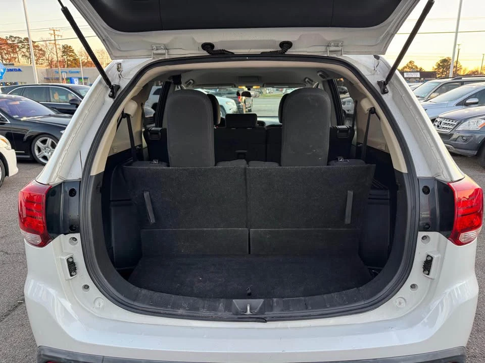 2016 Mitsubishi Outlander - Image 11 of 20
