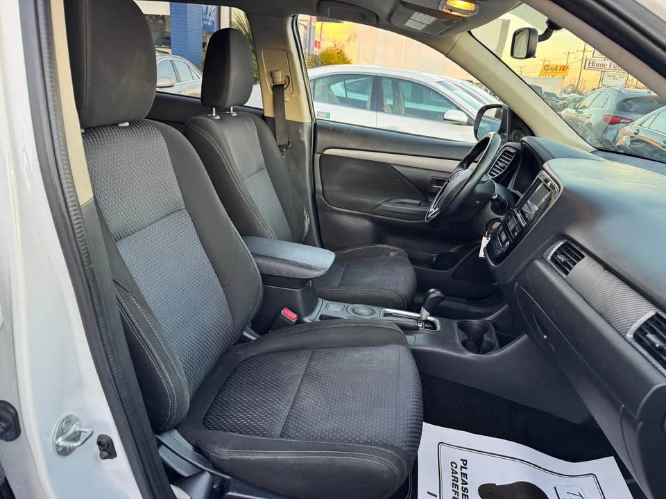 2016 Mitsubishi Outlander - Image 14 of 20
