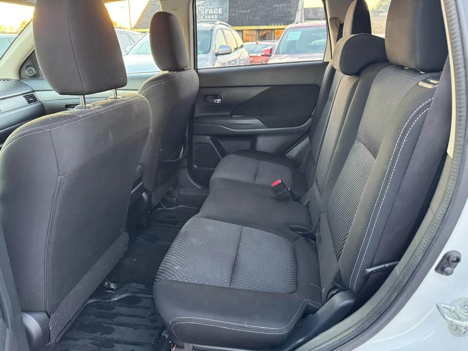 2016 Mitsubishi Outlander - Image 12 of 20