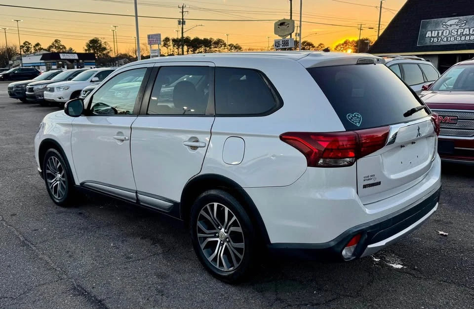 2016 Mitsubishi Outlander - Image 5 of 20