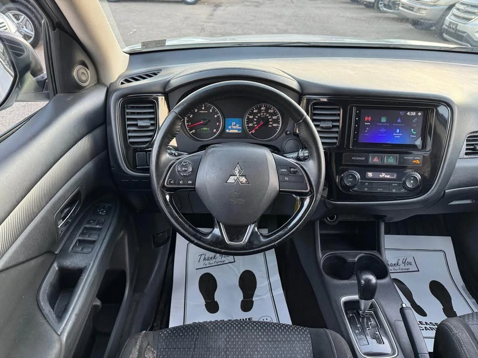 2016 Mitsubishi Outlander - Image 17 of 20