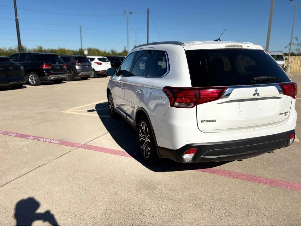 2016 Mitsubishi Outlander - Image 3 of 14