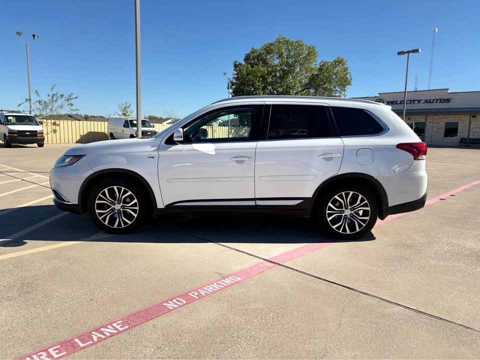 2016 Mitsubishi Outlander - Image 2 of 14