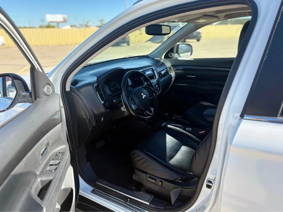 2016 Mitsubishi Outlander - Image 8 of 14