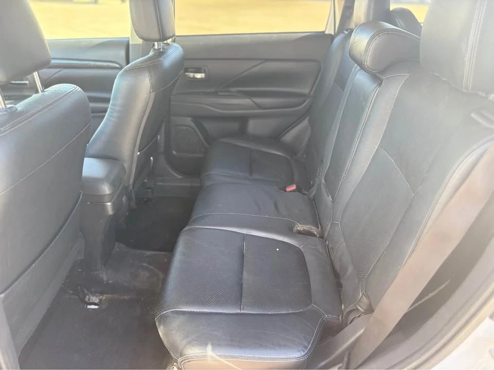 2016 Mitsubishi Outlander - Image 13 of 14