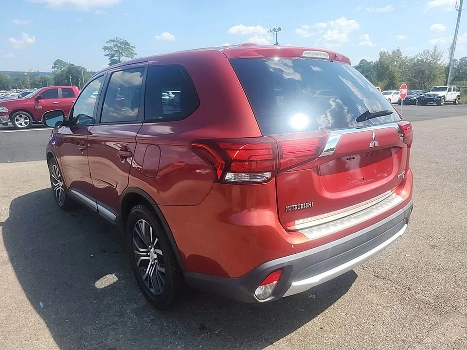 2016 Mitsubishi Outlander - Image 3 of 9