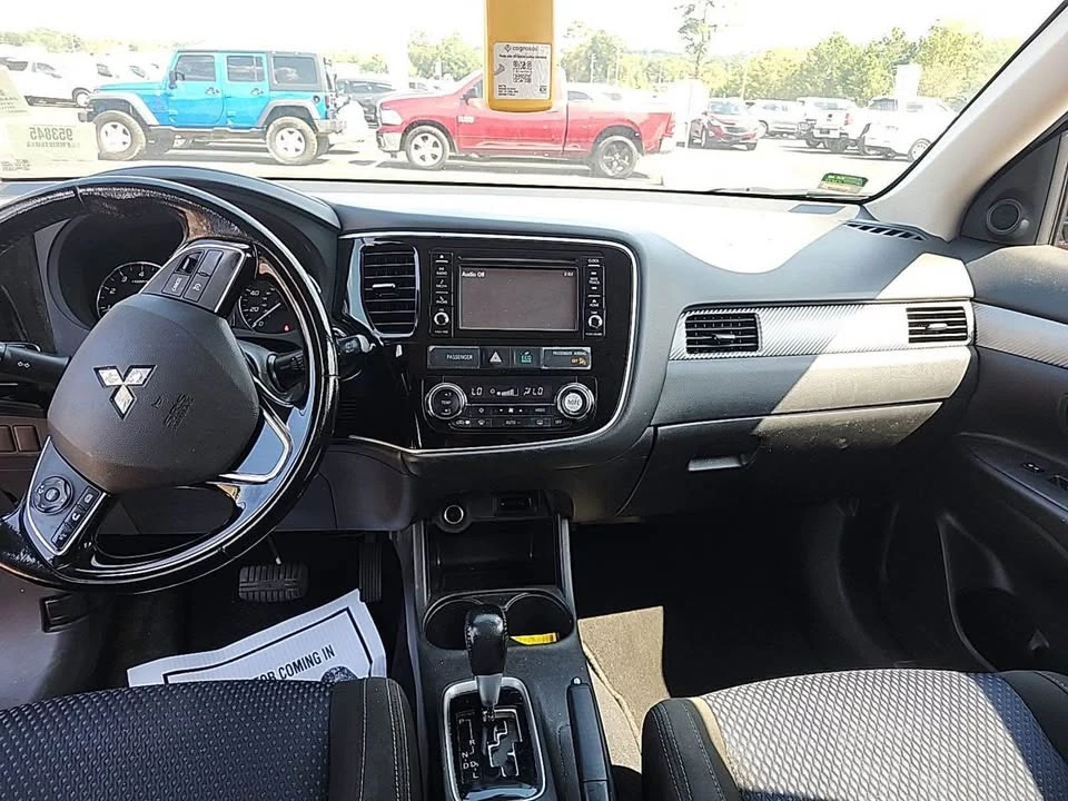 2016 Mitsubishi Outlander - Image 6 of 9