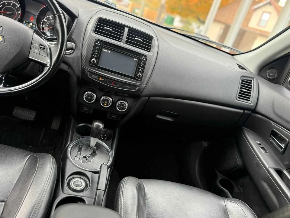 2016 Mitsubishi Outlander - Image 11 of 18