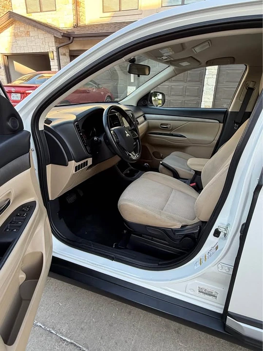 2016 Mitsubishi Outlander - Image 12 of 17