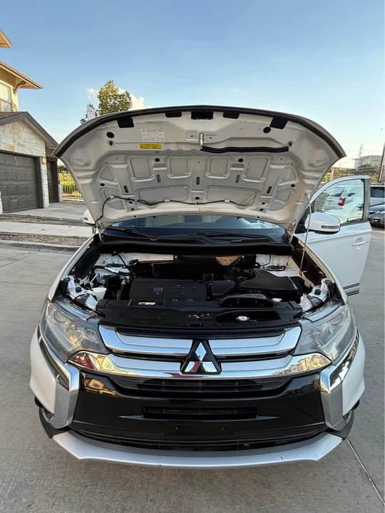2016 Mitsubishi Outlander - Image 10 of 17