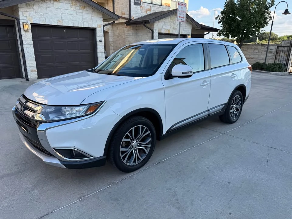 2016 Mitsubishi Outlander - Image 4 of 17