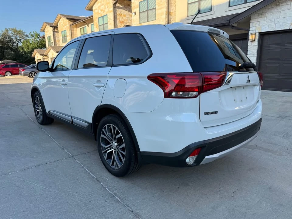 2016 Mitsubishi Outlander - Image 7 of 17