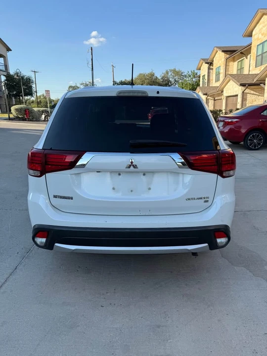 2016 Mitsubishi Outlander - Image 6 of 17