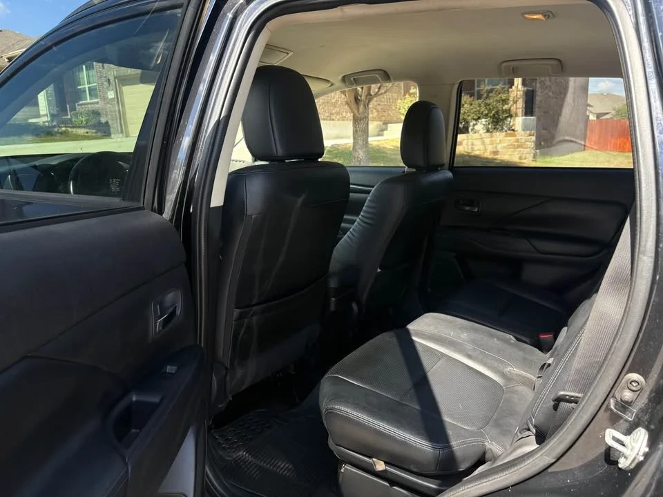 2016 Mitsubishi Outlander - Image 10 of 12