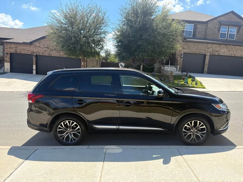 2016 Mitsubishi Outlander - Image 5 of 12