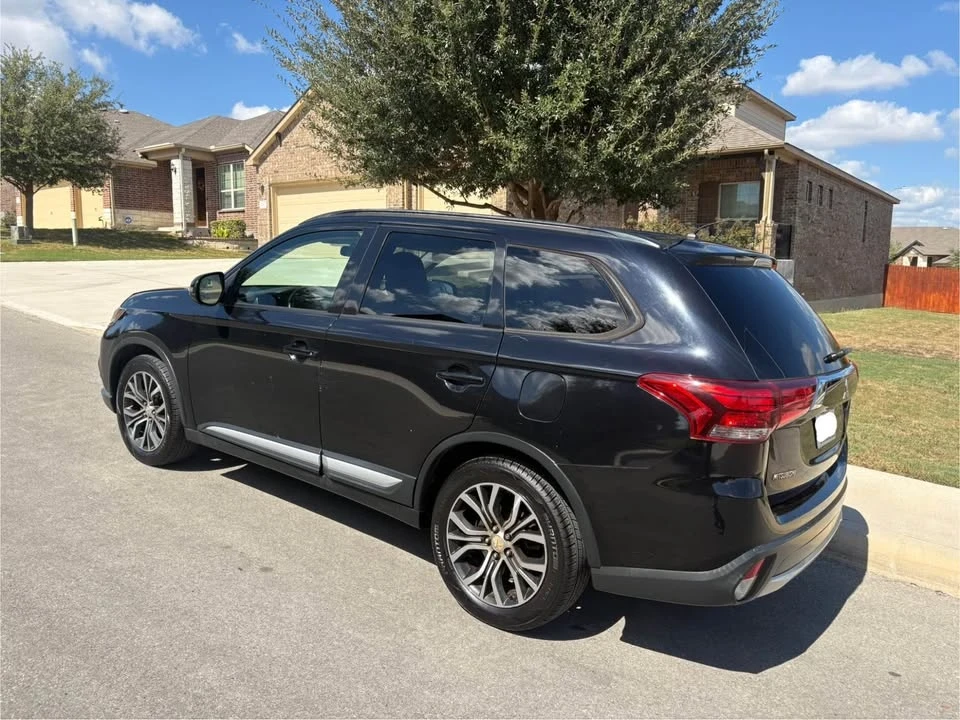 2016 Mitsubishi Outlander - Image 3 of 12