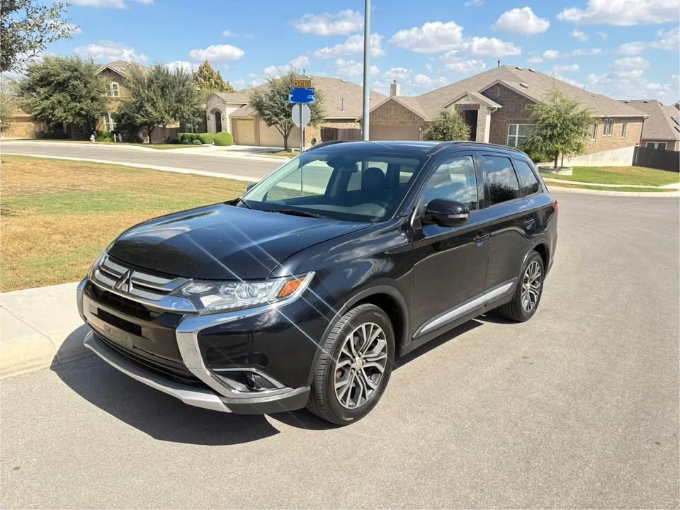 2016 Mitsubishi Outlander - Image 2 of 12