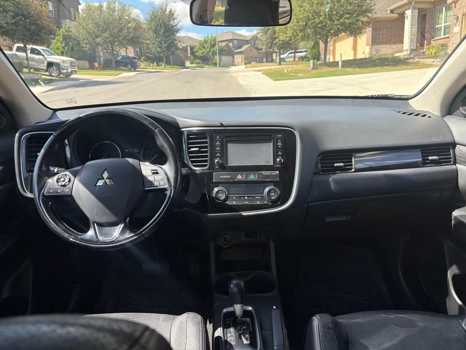 2016 Mitsubishi Outlander - Image 11 of 12