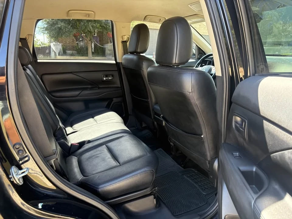 2016 Mitsubishi Outlander - Image 9 of 12