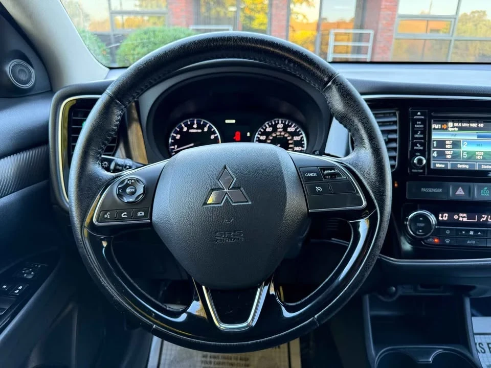 2016 Mitsubishi Outlander - Image 15 of 18
