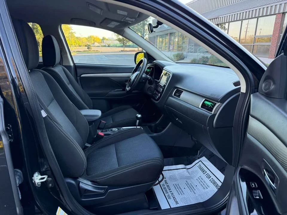 2016 Mitsubishi Outlander - Image 10 of 18
